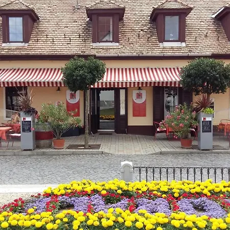 Riviera Vendegszobak Frühstückspension