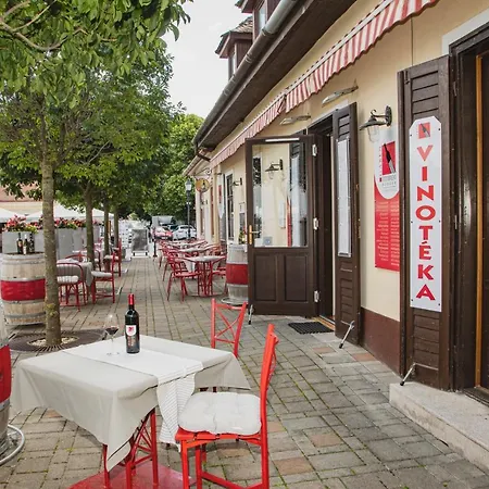 Frühstückspension Riviera Vendegszobak *